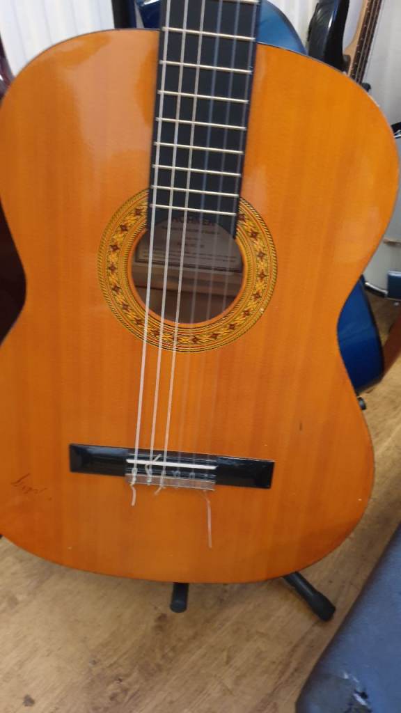 Natural Wood Classical Guitar – Good Condition - 3/4 size Hohner Guitar
