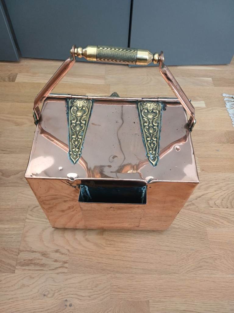 Copper Coal scuttle bucket with original hand scoop 