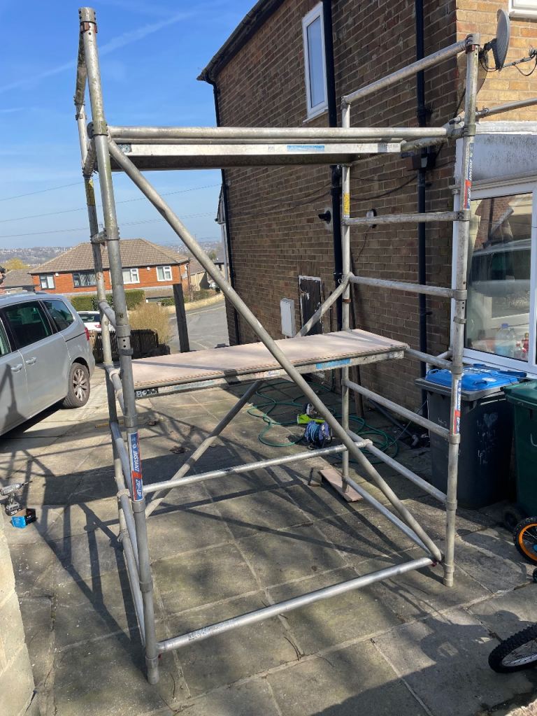Tower scaffolding 3.5 mitres high 
