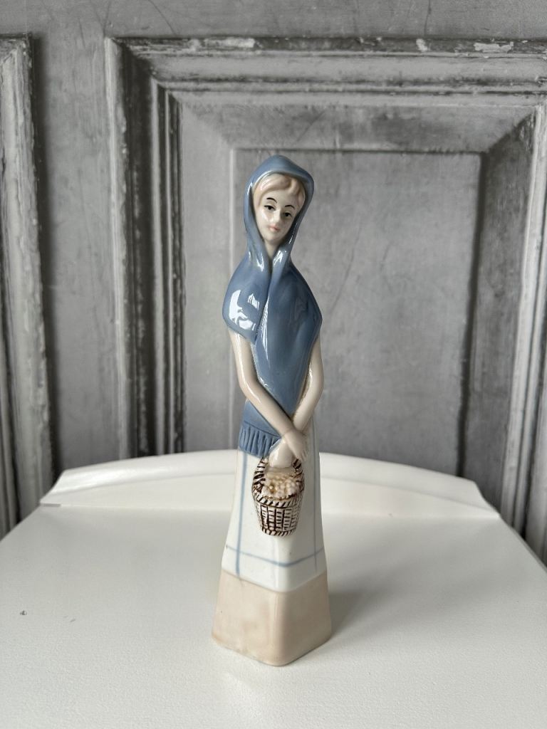 Vintage Figurine Lladro Style Woman with basket (collection off M1 junction 35)