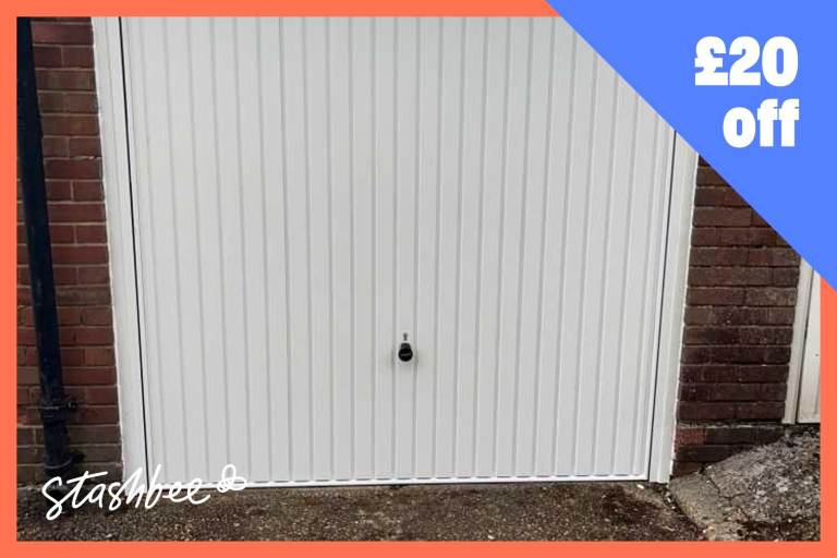 Garage to rent in London (N12) | Stashbee