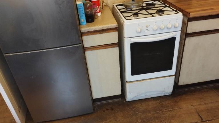 Cr01ja east Croydon train station 23 bus 2bed flat furnished Bill Inc 