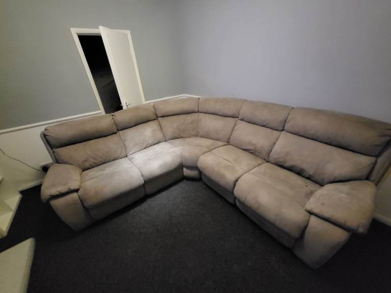 Corner sofa  (LOOKING FOR OFFERS)