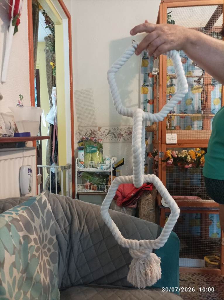Very  Thick Large Hanging Rope Toy for larger birds great for large Aviaries to hang up  £10