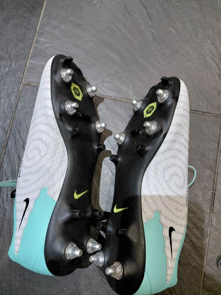 Nike Phantom GX Academy SG-Pro anit-clog football boots