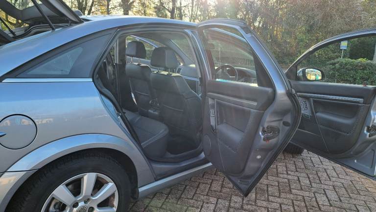 2007 Vauxhall Vectra 2.2 Direct Petrol Automatic – Rare Spec – New MOT – ULEZ Compliant