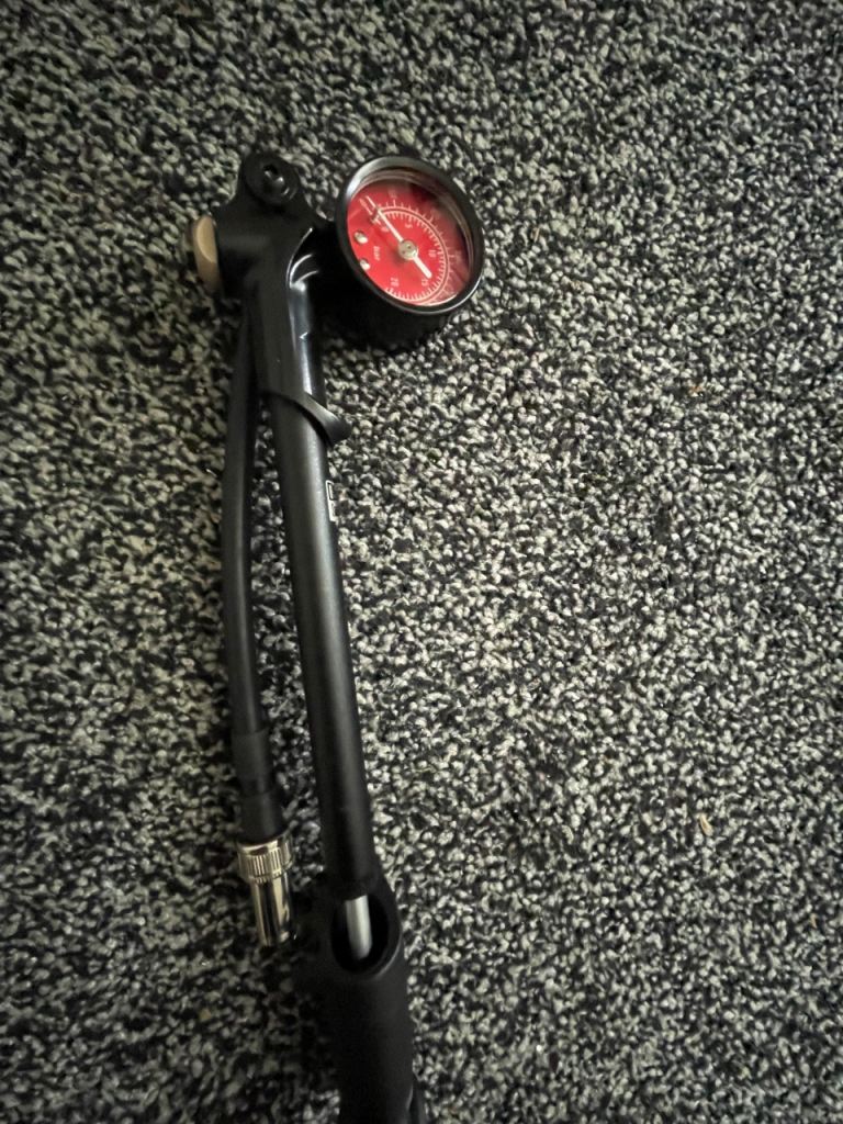 Rock shock pump for air suspension 