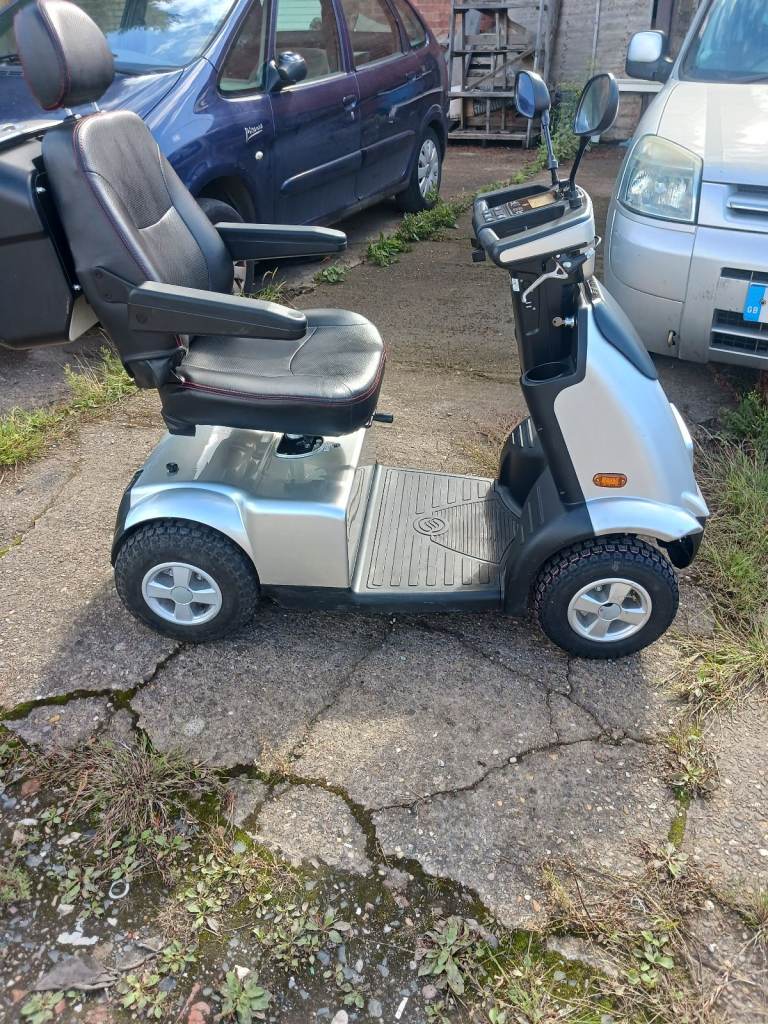 TGA BREEZE S4 MIDI 8MPH MOBILITY SCOOTER