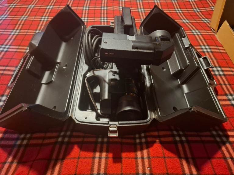 Vintage Sony HVC-2000P Trinitron Video Camera – WORKING