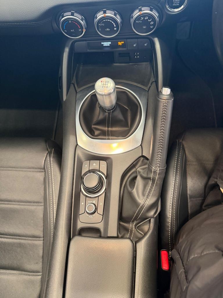 2018 Fiat 124 Spider 1.4 MultiAir Lusso Euro 6 2dr CONVERTIBLE Petrol Manual