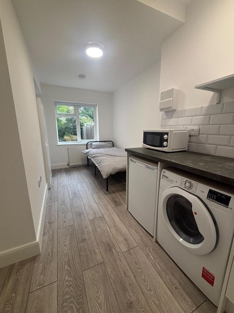 HERTFORDSHIRE PIP LCW CARERS STUDIO FLAT