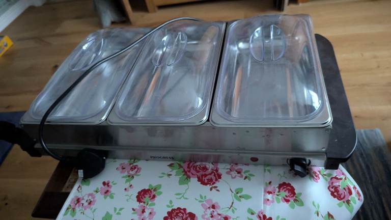 Three-tray electric buffet server and warming tray 