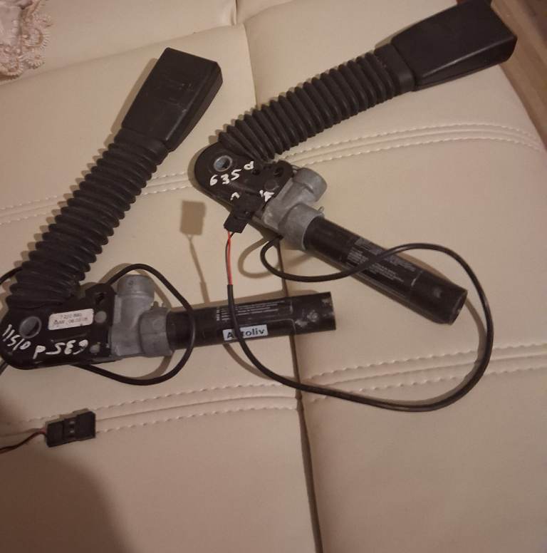 BMW 6 SERIES M6 7 5 SERIES SEAT BELT BUCKLE AND PRETENSIONER SET 615143800 DRIVER PASSENGER