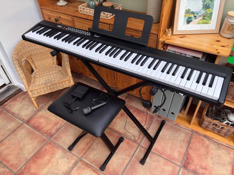Electric piano & set up, as new, 88 key