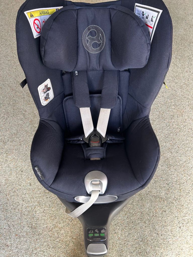 Cybex Sirona Z i-size 360 rotating car seat and Z 360 rotating isofix base