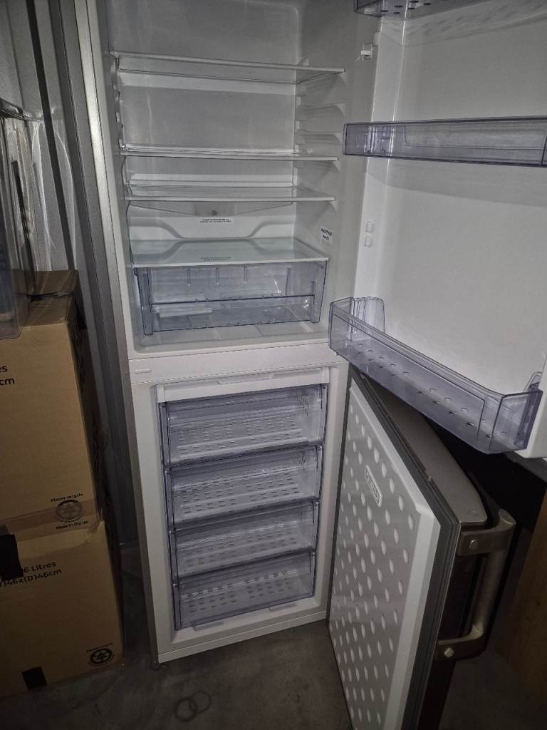 Fridge freezer 