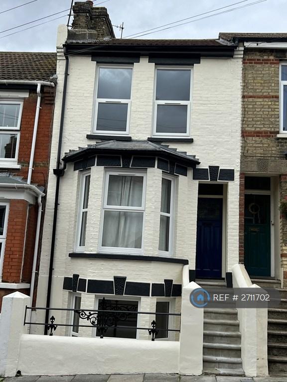 3 bedroom house in Cecil Road, Rochester, ME1 (3 bed) (#2711702)