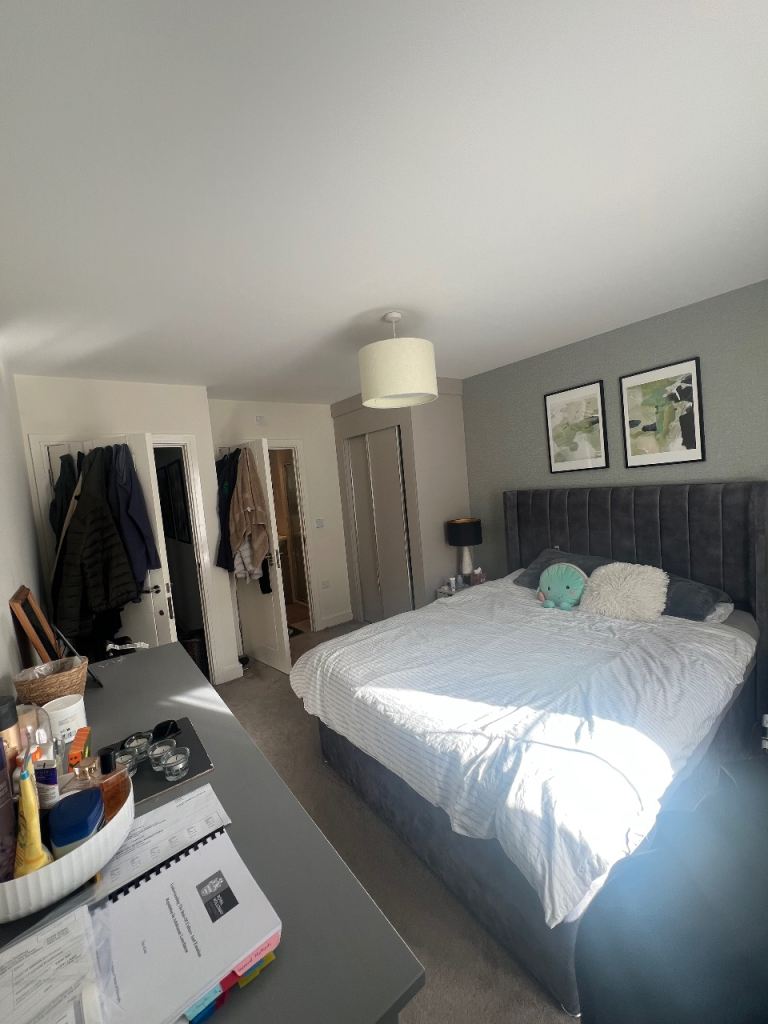 Double room with EN-SUITE bathroom in tw15 Ashford 