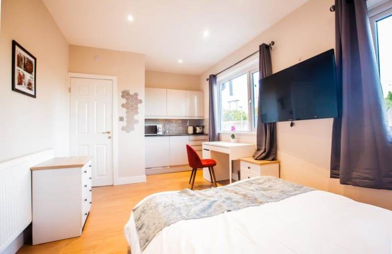 LEEDS DSS UC LCW PIP BENEFITS DOUBLE ROOM