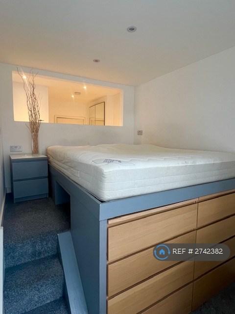1 bedroom flat in Beechcroft Court, London, SE3 (1 bed) (#2742382)