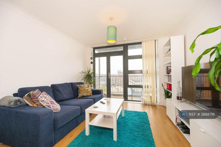 2 bedroom flat in Twelve Trees Crescent, London, E3 (2 bed) (#2888716)