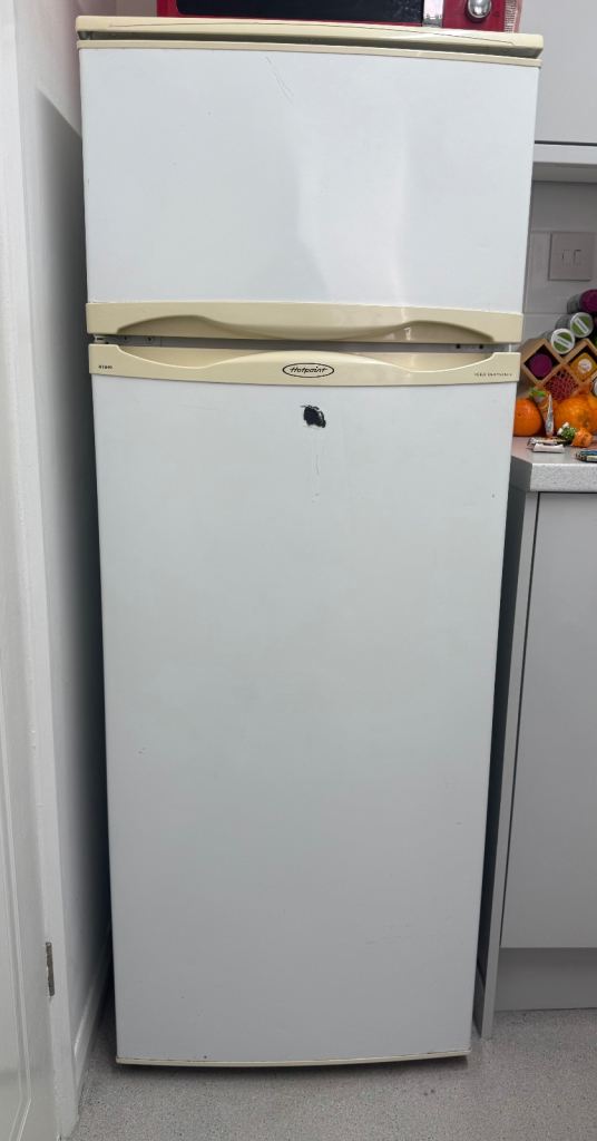 Hotpoint 80/20 Fridge Freezer (Iced Diamond RTB40)