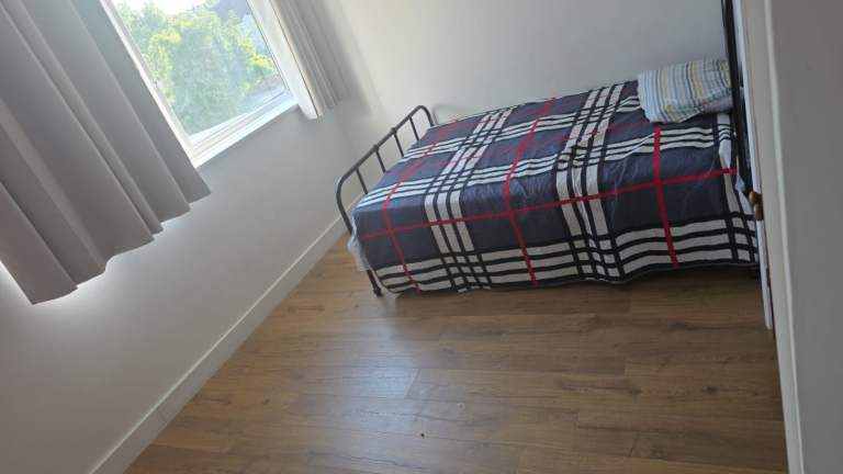 Double room for rent in build wardrobe 