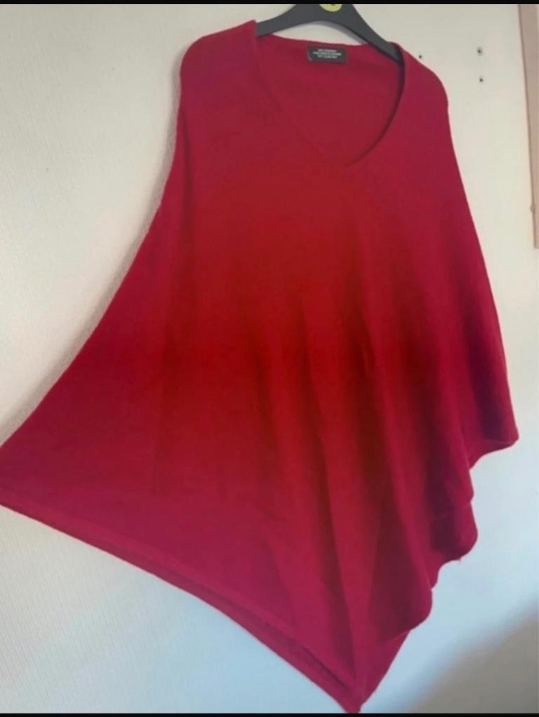 Brand new luxury boutique 100% pashmina red poncho- one size 