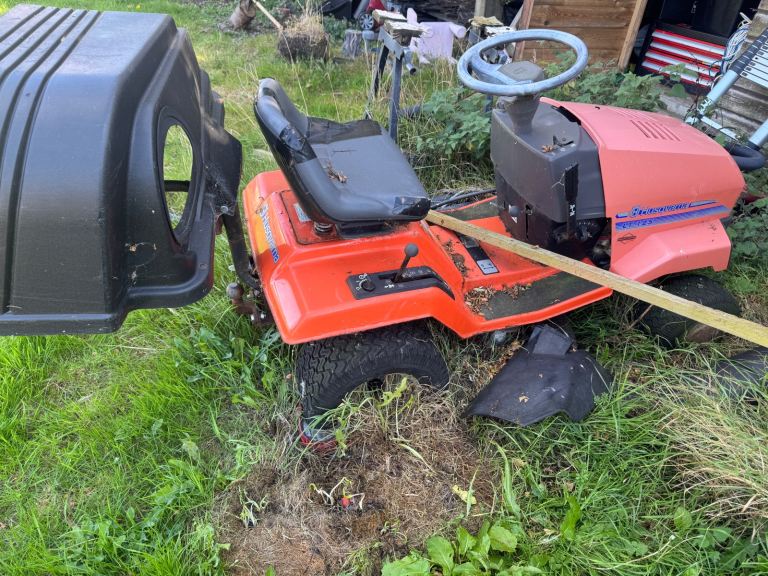 Ride on lawn mower