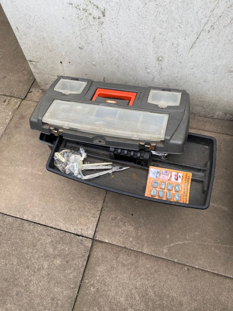 Empty tool box 