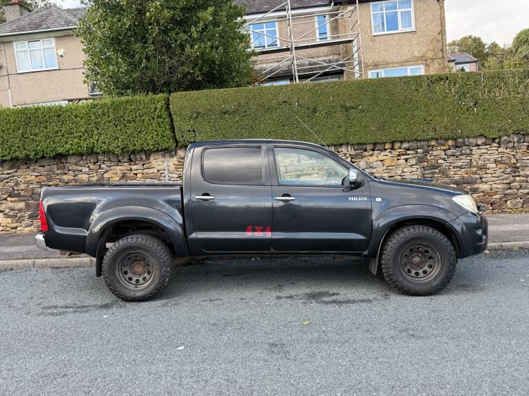 2009 TOYOTA HILUX HL3 DOUBLE CAB D/C 2.5 D4-D MANUAL 4X4 BLACK