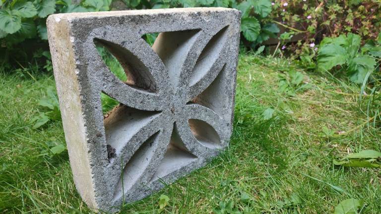 £35 job lot 22 Retro reclaimed screen leaf/wall blocks, garden project 