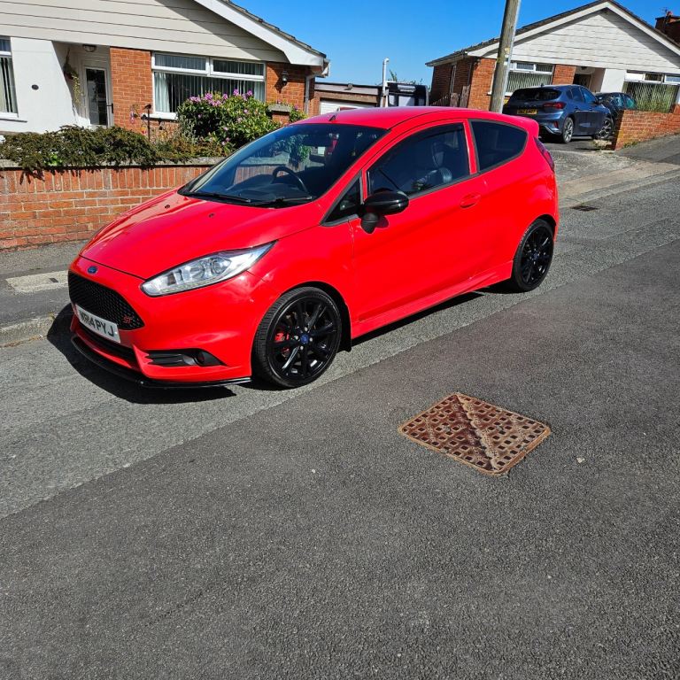 2014 Ford Fiesta 1.6 EcoBoost ST-2 3dr in Race Red