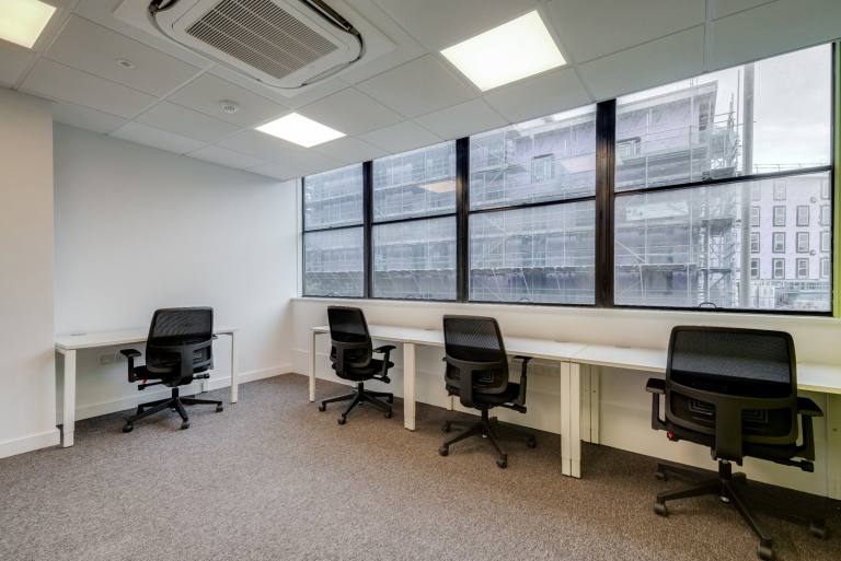 London - SW11 8BZ \ Private Office for 3 Workstations Available Now
