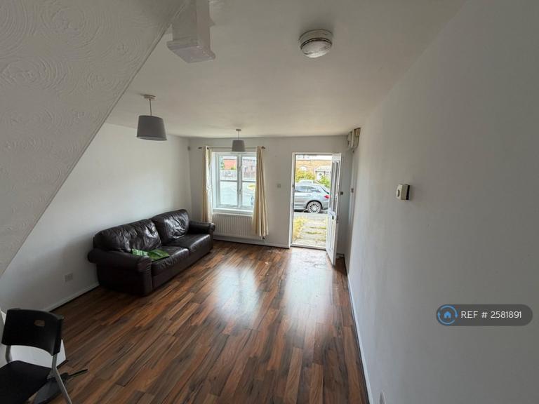 2 bedroom house in Grange Close, Leeds, LS10 (2 bed) (#2581891)