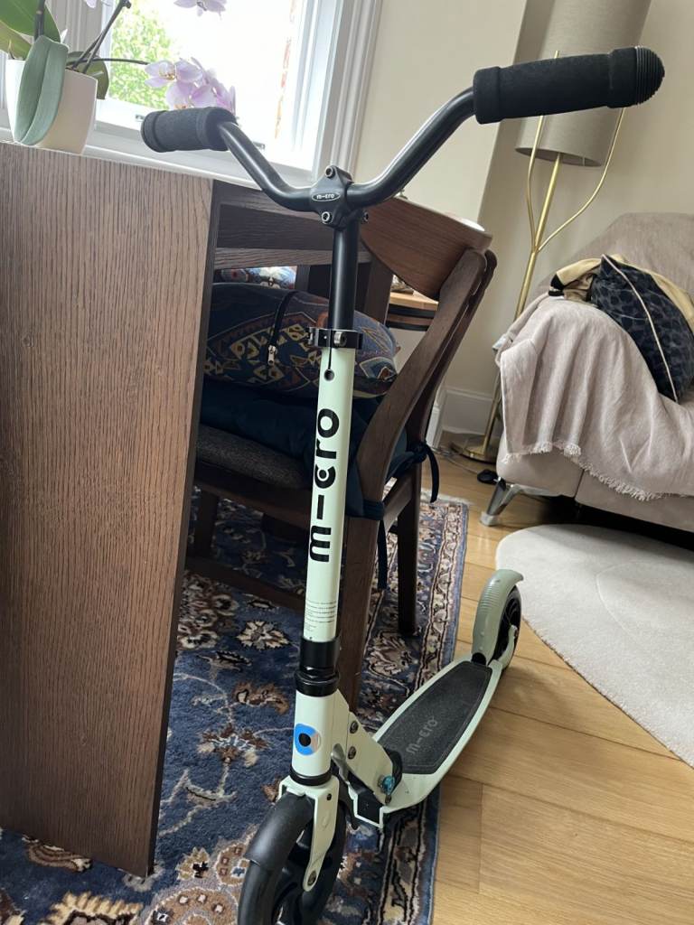 Micro scooter deluxe - almost new, unwanted, used 3 times