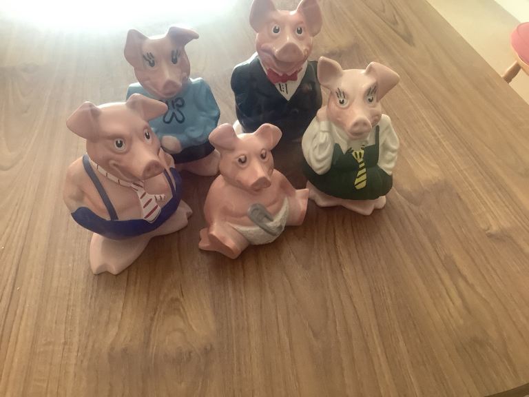 Wade England Piggy Bank Family Set – Good Condition