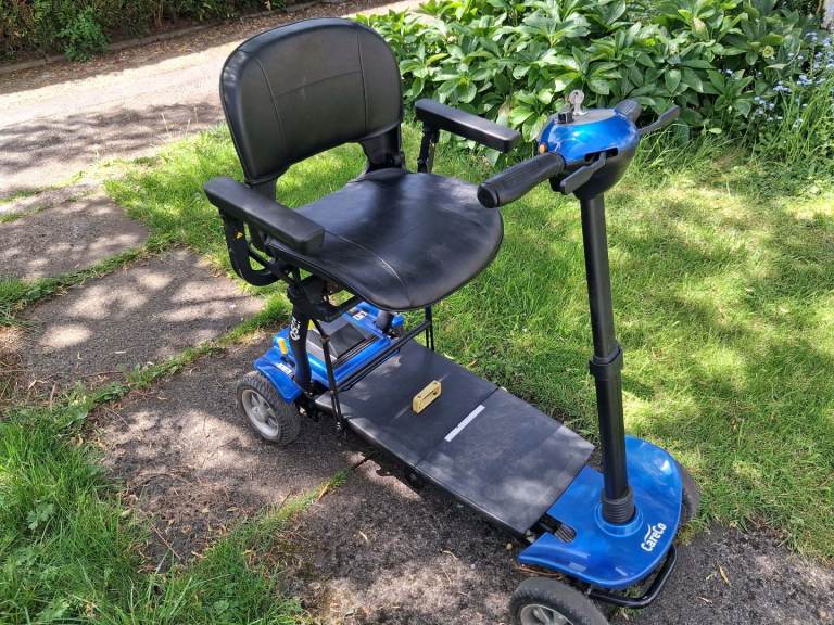Electric fold up mobility scooter