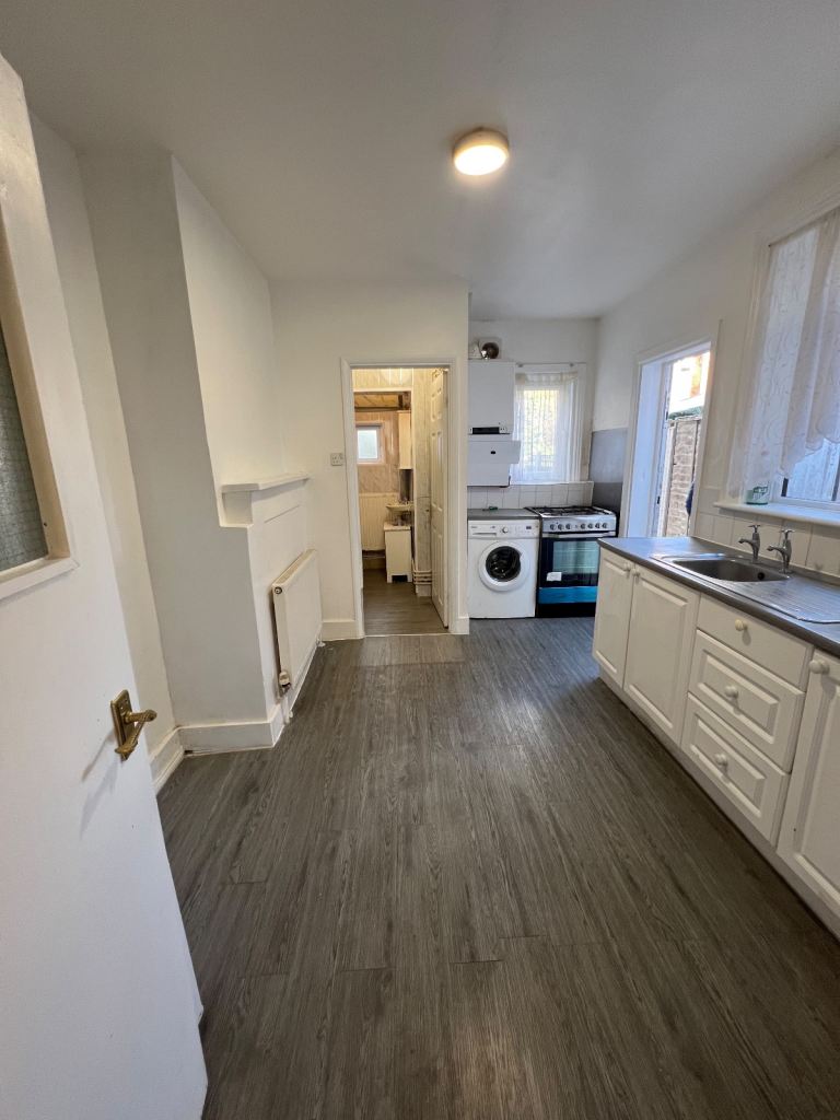 1 bedroom ground floor flat with garden to rent in Clacton on Sea CO15 3QT