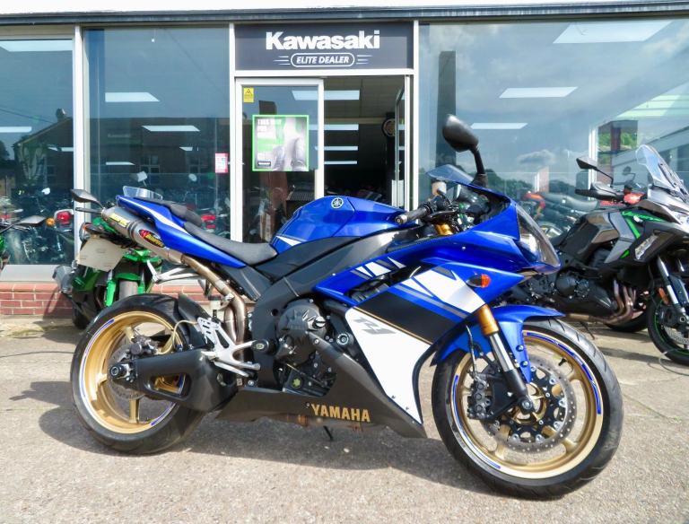 YAMAHA YZF-R1 AKRAPOVIC CANS