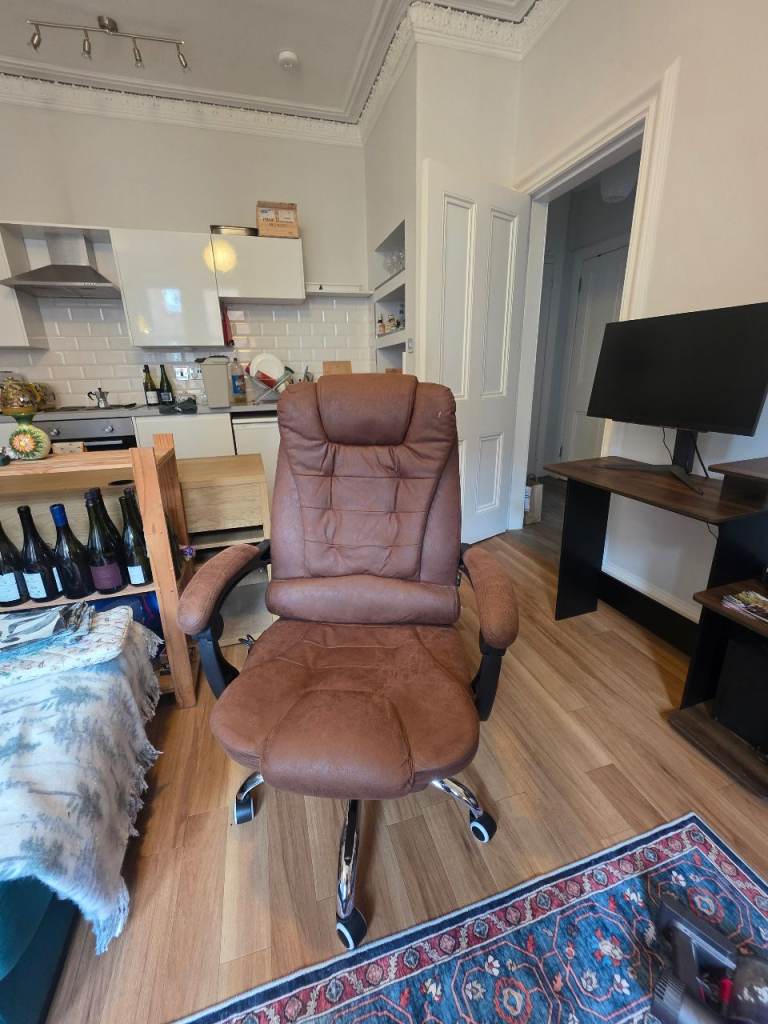 Vinsetto Executive Massage Office Chair – Heat & 6-Point Massage – Brown