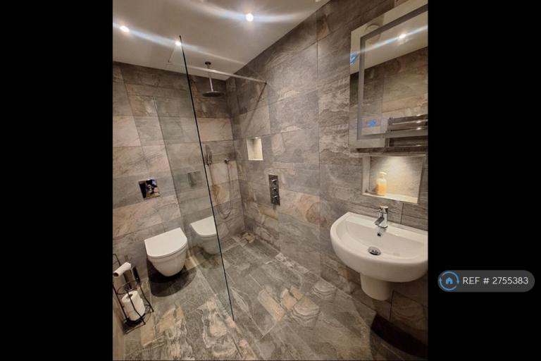 2 bedroom flat in Churchway, Aylesbury, HP17 (2 bed) (#2755383)