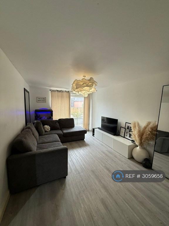 2 bedroom flat in Hudson House, Epsom, KT19 (2 bed) (#3059658)