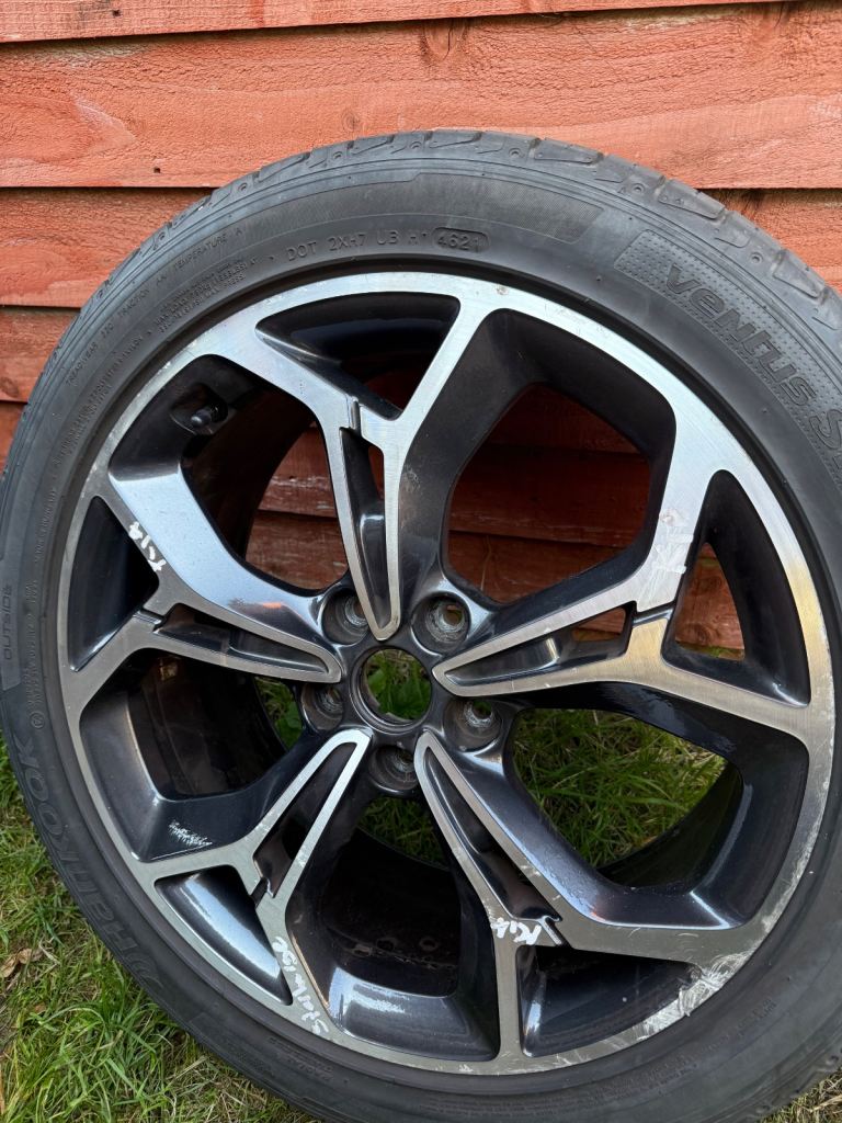 Kia alloy wheel and hankook tyre 245/45/19