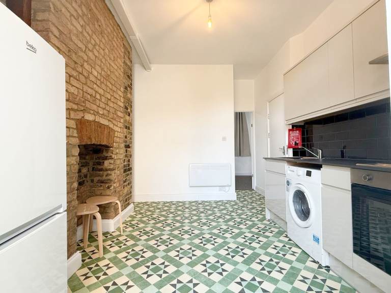 Modern Ground Floor Studio Flat to Rent, Chatsworth Road, Hackney E5