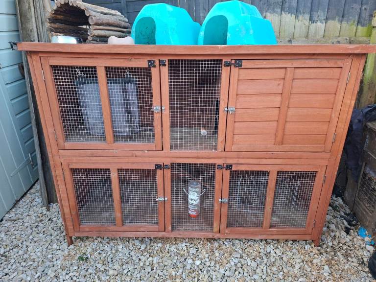 Rabbit guinea pig hutch