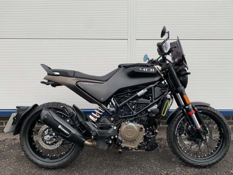 Husqvarna SVARTPILEN 401 - 2337 MILES - ONE OWNER - 2 YEAR WARRANTY