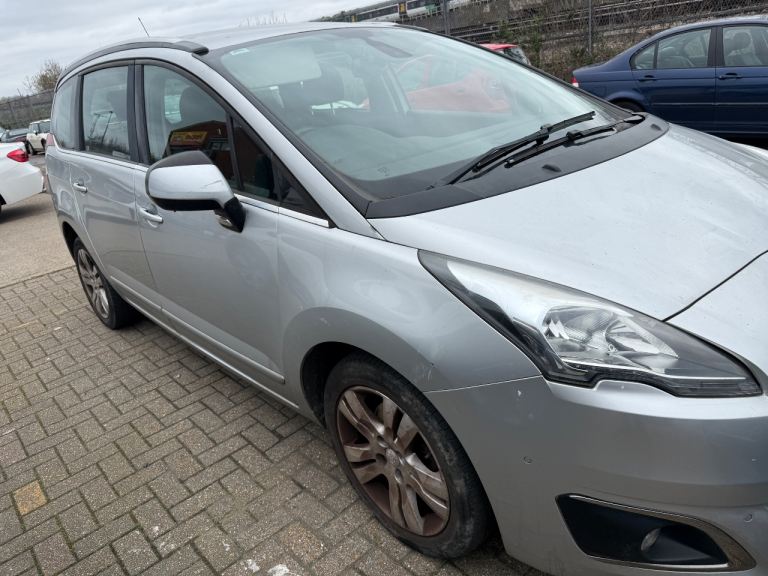 Seven seater Peugeot, 5008, MPV, 2016, Manual, 1560 (cc), 5 doors