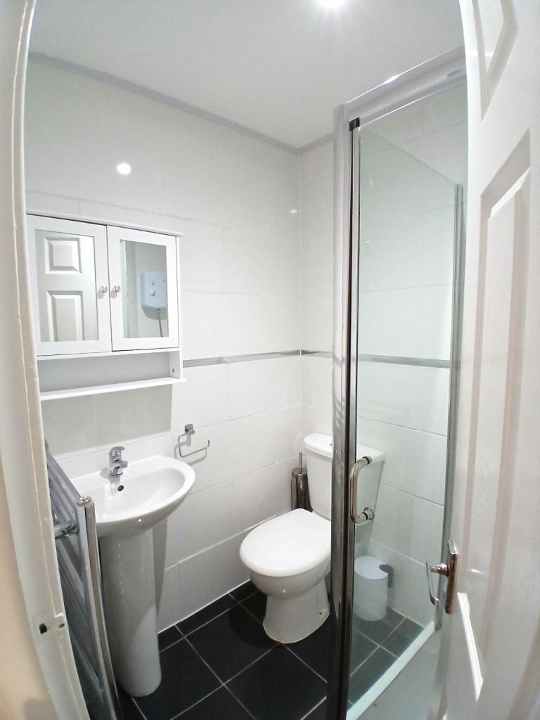 4 Bed Flat, Polygon Road, M8