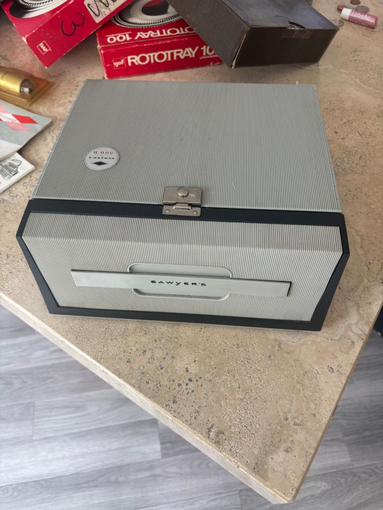 Sawyers Pana-Vue 500 Slide Projector with Accessories